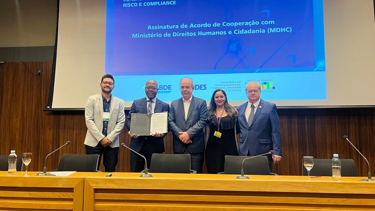 Read more about the article MDHC signs agreement with BNDES to improve the bank’s human rights governance policies