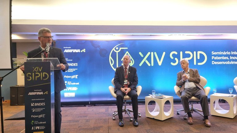 Read more about the article INPI debates innovation and patents in the pharmaceutical industry