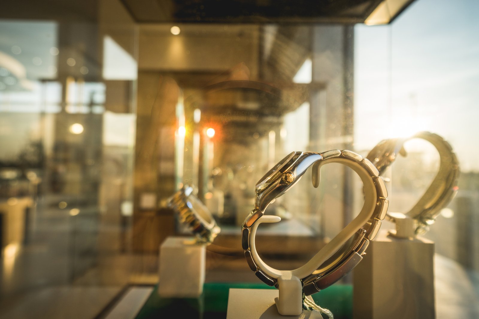 Read more about the article The Autorité de la concurrence fines Rolex €91,600,000 for prohibiting its authorised retailers from selling its watches online