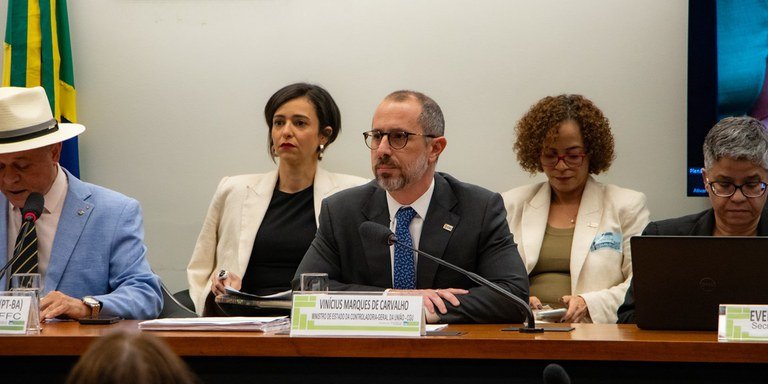 Read more about the article CGU Minister highlights advances in transparency and the Access to Information Law in the Chamber of Deputies