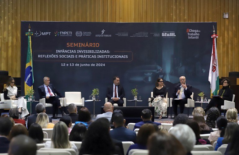 Read more about the article Human Rights participates in seminar and presents actions to combat child labor