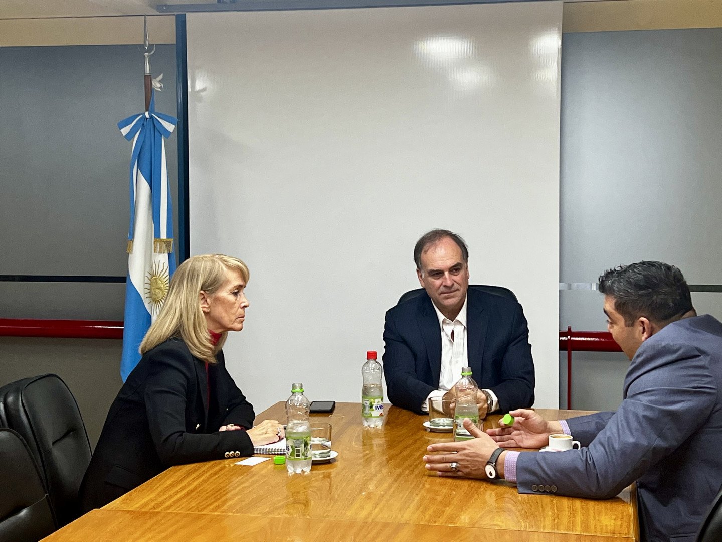 Read more about the article Meeting with the National Commission for Digital Assets (CNAD) of El Salvador at CNV