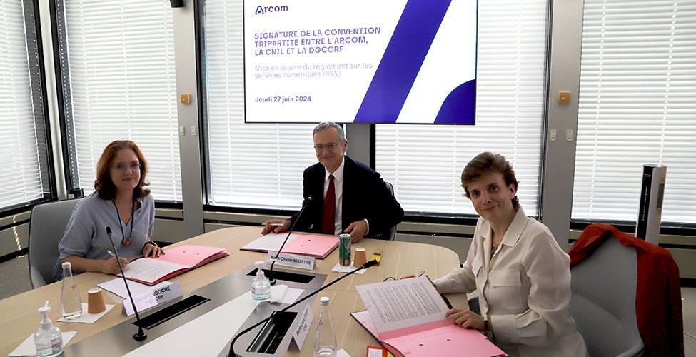 Read more about the article Implementation of the European regulation on digital services: Arcom, CNIL and DGCCRF sign a cooperation agreement