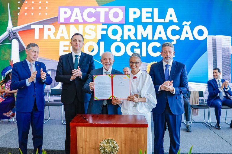Read more about the article Executive, Legislative and Judiciary sign Pact for Ecological Transformation