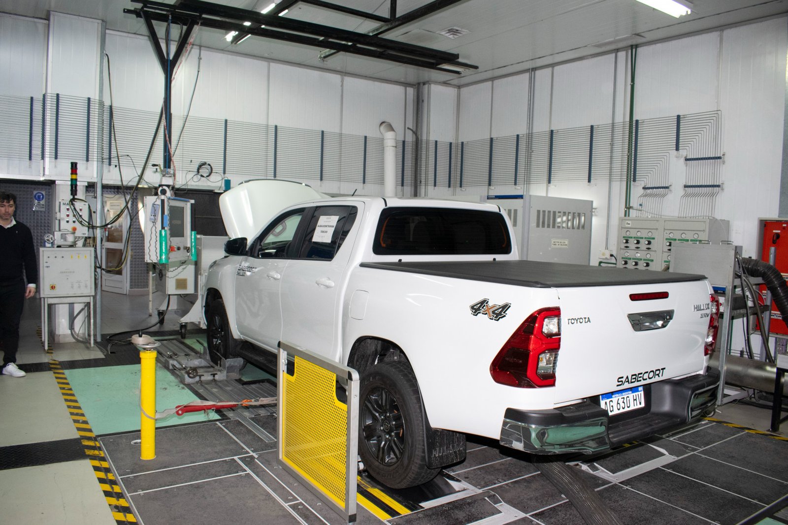 Read more about the article The Environment Department conducted dual diesel-CNG technology emissions tests at the Vehicle Gaseous Emissions Control Laboratory